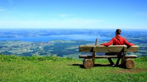 לצפות על המחשבות והרגשות